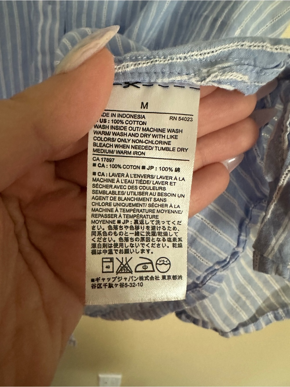 Banana Republic Light Blue and White Striped Sleeveless Button-Down Shirt - Picture 4 of 4